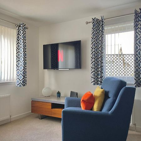 Bright 2-Bedroom Apartment With Parking In Montrose Luaran gambar