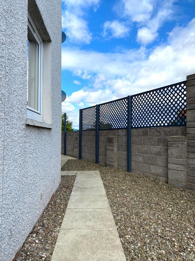 Bright 2-Bedroom Apartment With Parking In Montrose Luaran gambar