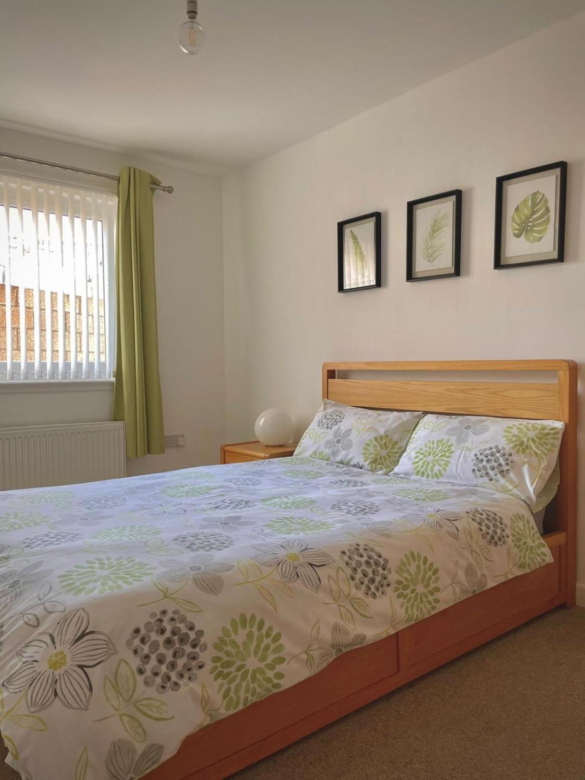 Bright 2-Bedroom Apartment With Parking In Montrose Luaran gambar