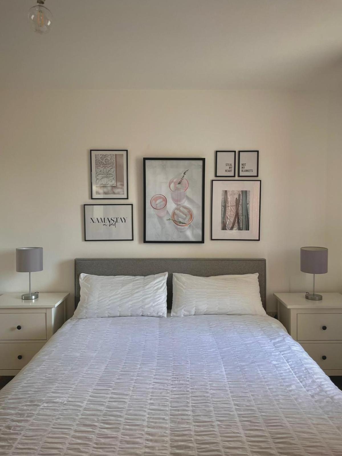 Bright 2-Bedroom Apartment With Parking In Montrose Luaran gambar
